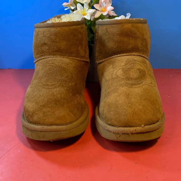 Ugg boots SZ 7 - Picture 1 of 7